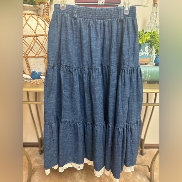 Denim Blue Tiered Maxi Skirt with White Lace Eyelet Trim Cottagecore Vtg. Sz S-M - Picture 4 of 5